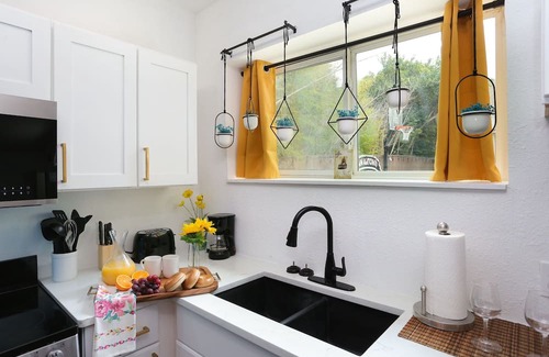 Tobin Hill House | NEW! Cozy Tobin Hill Guest House Near Pearl & River Walk!