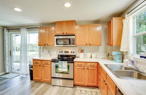 Arcadia House | Traveling Nurses Welcome! Peaceful Home in Arcadia