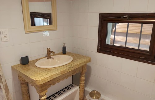 Beauvezer Bed & Breakfast | Guest Rooms 'Chambres D'hote Mélodie' with Mountain View, Shared Terrace and Wi-Fi
