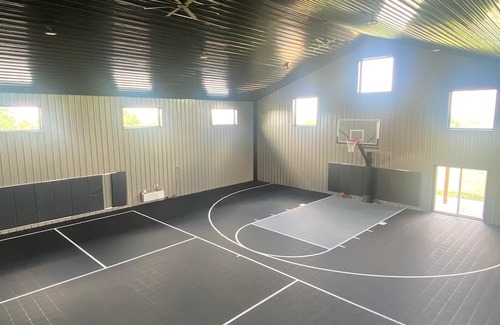 Martinsville House | Charming 2-bedroom Rec Center with basketball court in terrific Albany, MO.