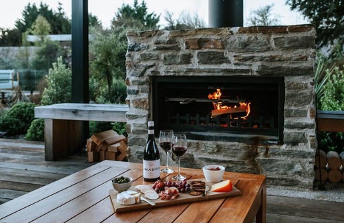 Wanaka Apartment | Beacon Retreat - Pool - Sleeps 8