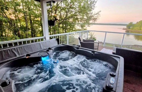 Springfield House | Lakefront Escape with Hot Tub and Outdoor Kitchen
