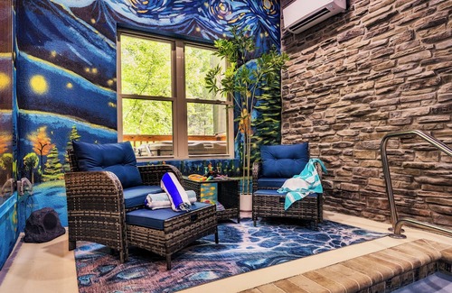 Pigeon Forge Ski Chalet | CHALET~ indoor private POOL~Arcades~PIZZA oven~ESPRESSO~2 Kings~nSauna~Pkwy2mins