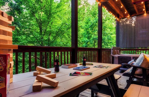 Pigeon Forge Ski Chalet | CHALET~ indoor private POOL~Arcades~PIZZA oven~ESPRESSO~2 Kings~nSauna~Pkwy2mins