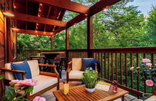 Pigeon Forge Ski Chalet | CHALET~ indoor private POOL~Arcades~PIZZA oven~ESPRESSO~2 Kings~nSauna~Pkwy2mins