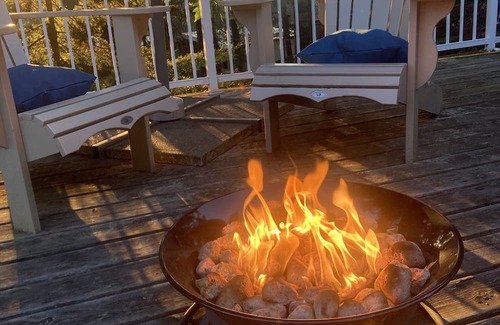 Brentwood Bay House | Arbutus and Fir Retreat. Priced for long stays. Pet-friendly!