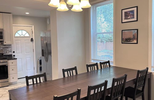 Overlea House | Spacious 4-bedroom retreat house with plenty of parking