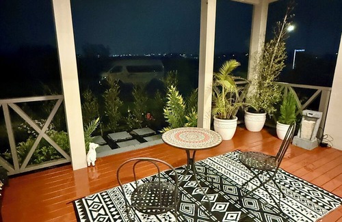 Karaka House | Elegant Minimalist Karaka Stay – Prime Location/Close to Motorway