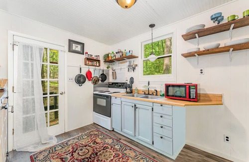 Bynum Cottage | Minimalist Cabin in the wood mins drive to lake