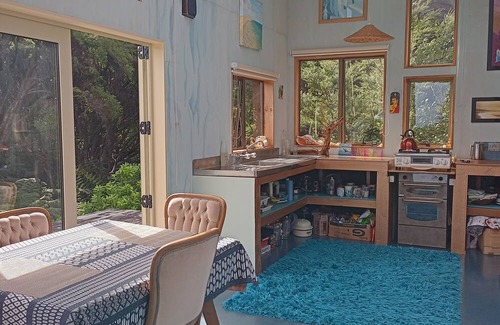 Great Barrier Island Apartment | Iona Studio, Great Barrier Island. Close to Airport, Shops, Beaches, Hot Pools