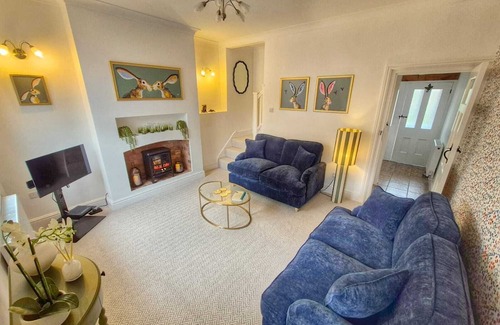Little Hayfield House | Cosy home in New Mills, High Peak, great for walkers & dog friendly too!