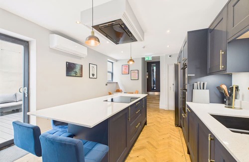Redcar House | Host & Stay | Bellevue Luxe