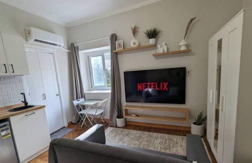 Garden City Apartment | Mini Modern Studio in Garden City