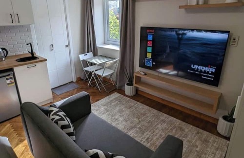 Garden City Apartment | Mini Modern Studio in Garden City