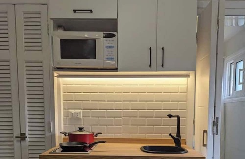 Garden City Apartment | Mini Modern Studio in Garden City