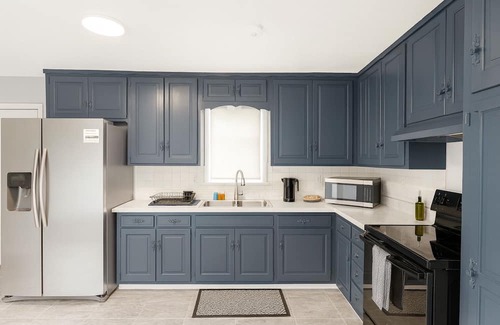 Bethel House | Cozy 3BR2.5 BA House by Legends Sleeps 8, 5 beds