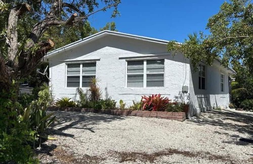 Breezeswept Beach Estates House | Cozy 2 Bedroom 1 Bath Canal Front Home On Ramrod Key