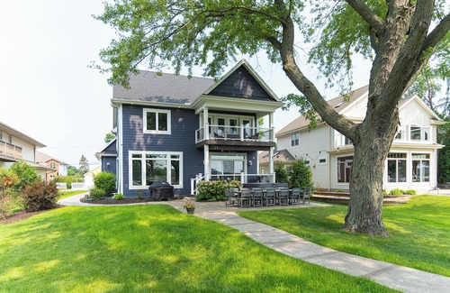 Colgate House | Serene 4-bedroom Lake House in Pewaukee-Hot Tub!