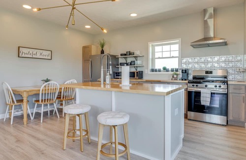 Greenwood House | Pet-Friendly Countryside Retreat in Whiteland!