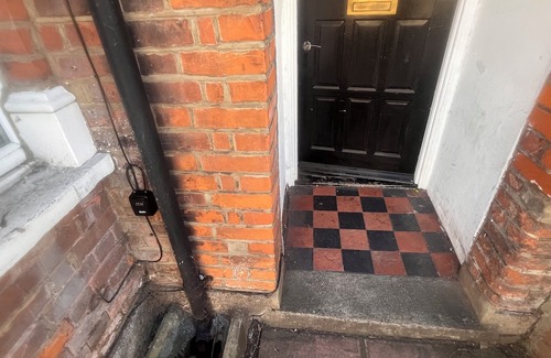 Marlborough Apartment | New large studio flat with garden
