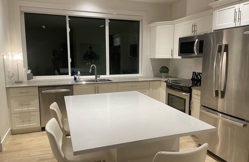 Southwest Mission Cottage | Welcome to Ohana Okanagan! 🏖️n A 2 b/r private cottage in the Mission