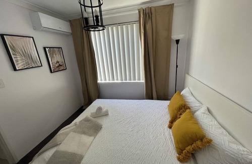 Nollamara Bed & Breakfast | Cosy White Retreat