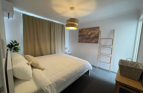 Nollamara Bed & Breakfast | Cosy White Retreat