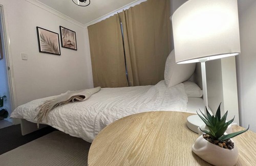 Nollamara Bed & Breakfast | Cosy White Retreat