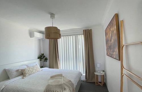 Nollamara Bed & Breakfast | Cosy White Retreat