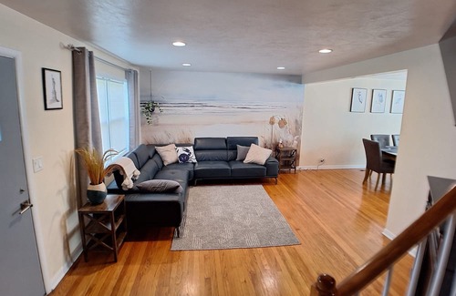 Gurnee House | 2bed/1bath TH - 7min Six Flags, 14min Navy Base