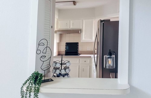 McAllen House | Tranquil Travel Nurse Base, 3BR 4BA, Pet Friendly, No- Chores