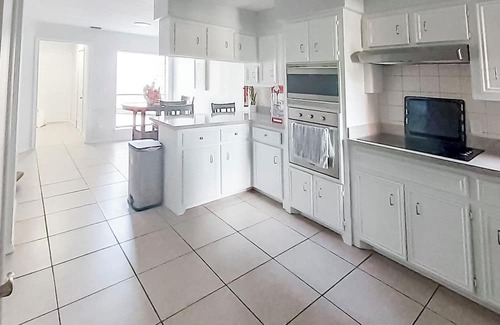 McAllen House | Tranquil Travel Nurse Base, 3BR 4BA, Pet Friendly, No- Chores