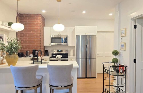 Fox Point Apartment | 2BR Garden Apt w/Parking Near Brown & RISD