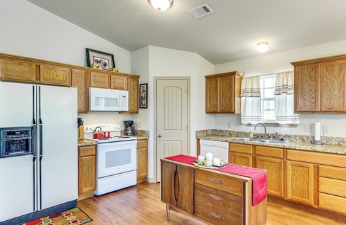 Fort Coffee House | 3 Mi to Arkansas River: Rural Family Home w/Yard