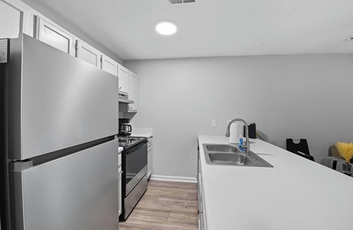 Fayetteville Apartment | Chic Modern Suite with Style I Free Parking