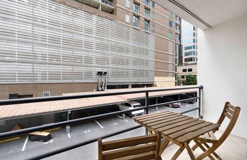 Waller Creek District Apartment | Blueground | Downtown Austin, pool, nr Texas State Capitol