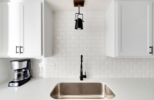 Waller Creek District Apartment | Blueground | Downtown Austin, pool, nr Texas State Capitol