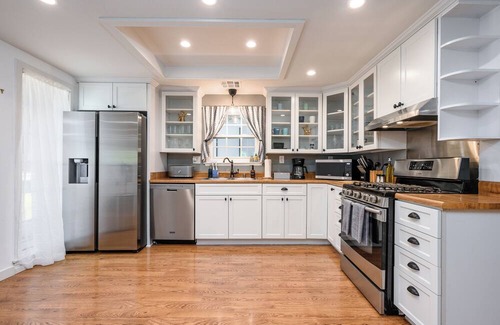 Placentia House | Chic 4BR Entertainer - Arcade & CLOSE to Disney