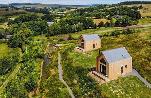 Tarset Cottage | Glamping made easy near Kielder: eco design, family fun, and endless stars.
