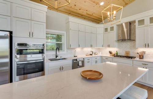 Brasstown House | Mtn-View Decks & Fire Pit: Quiet Brasstown Escape