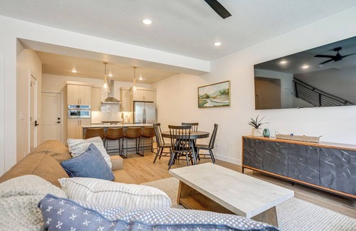 Weber County House | Hike & Ski: Townhome 8 Mi to Dtwn Ogden!