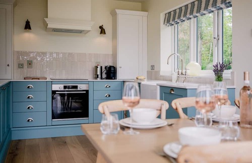 Quedgeley Cottage | Beautifully presented holiday home in the Cotswolds with amazing views - The Tractor Shed
