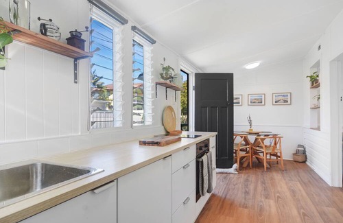 Harrington Cottage | Fisherman's Cottage - Walk to Pub, Club and River!