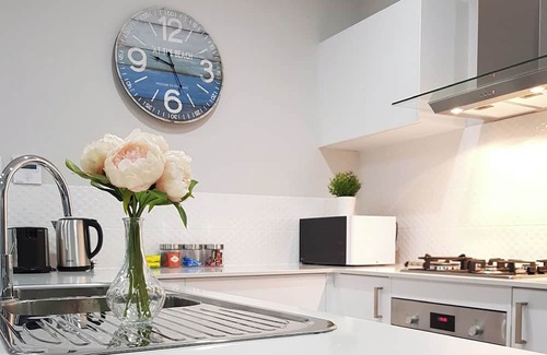 Balga House | Culloton Retreat – Bright 3BR Home Near Shops, Parks & Beaches