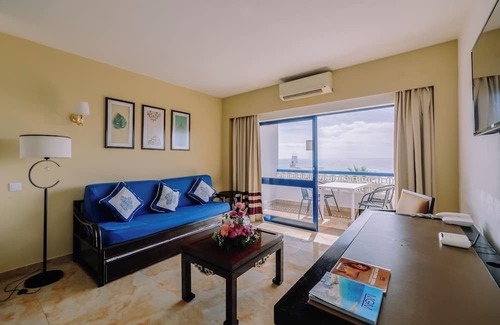 Oura Hotel | Stay Close to Praia da Oura Beach! Three Large 1BR with Kitchen and Sea View!