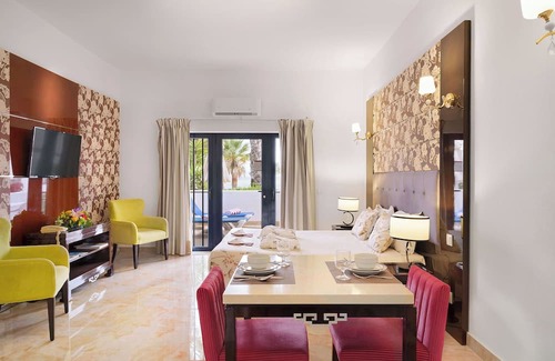 Oura Hotel | Make Your Trip More Enjoyable! 3 Relaxing Units, Full Kitchens and Ocean View!