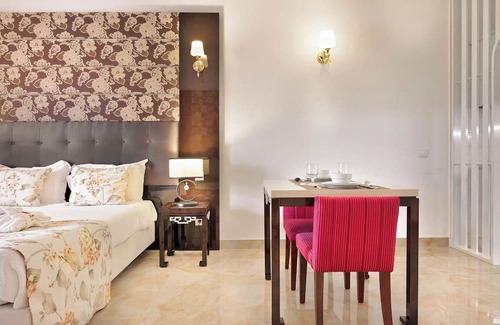 Oura Hotel | Make Your Trip More Enjoyable! 3 Relaxing Units, Full Kitchens and Ocean View!