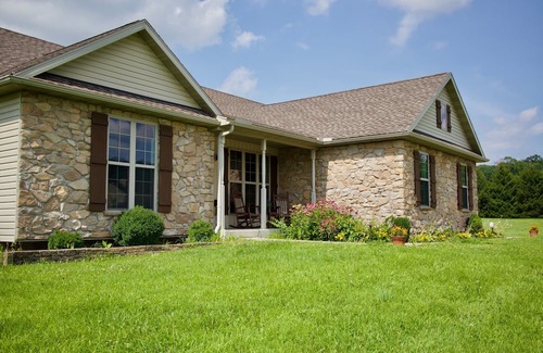 Mertztown House | Country Home Hot tub, Sauna, Pool table. 10 minutes from Bear Creek Ski Resort