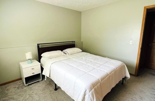 Cutlerville House | Cozy & clean 4BD house in Grand Rapids