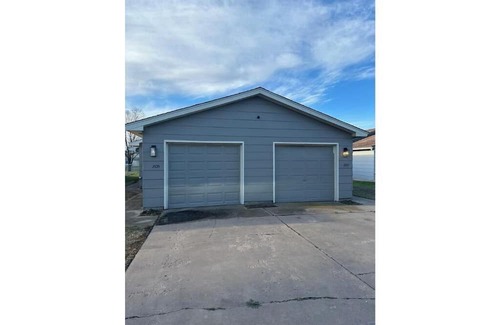 Enid House | 2105 Quiet 2 Bed/1 Bath Duplex,1 King and 1 Queen